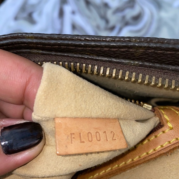 SOLD-Authentic Louis Vuitton Shoulder Bag Loopin - Picture 15 of 16